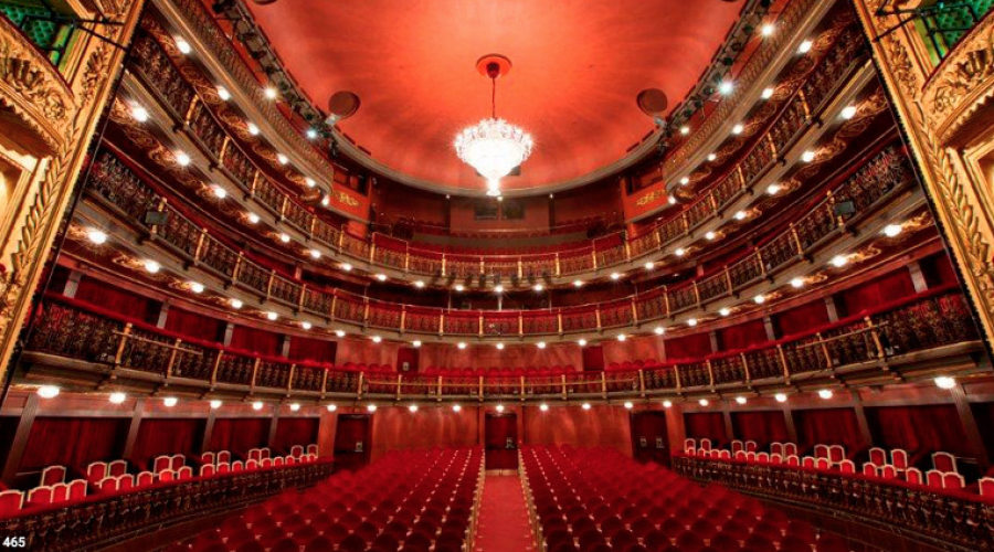 Las puertas del Teatro Español reabrieron con un esperpento musical "excepcional"
